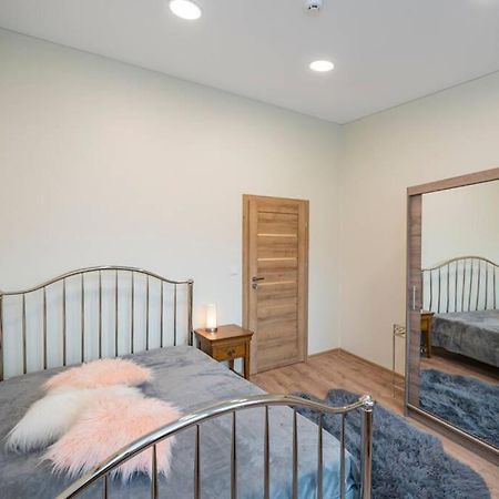 Homely Kreves Apartment By Polo Apartments Kaunas Bagian luar foto